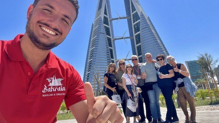 Manama Day from South to North to Discover Bahrain