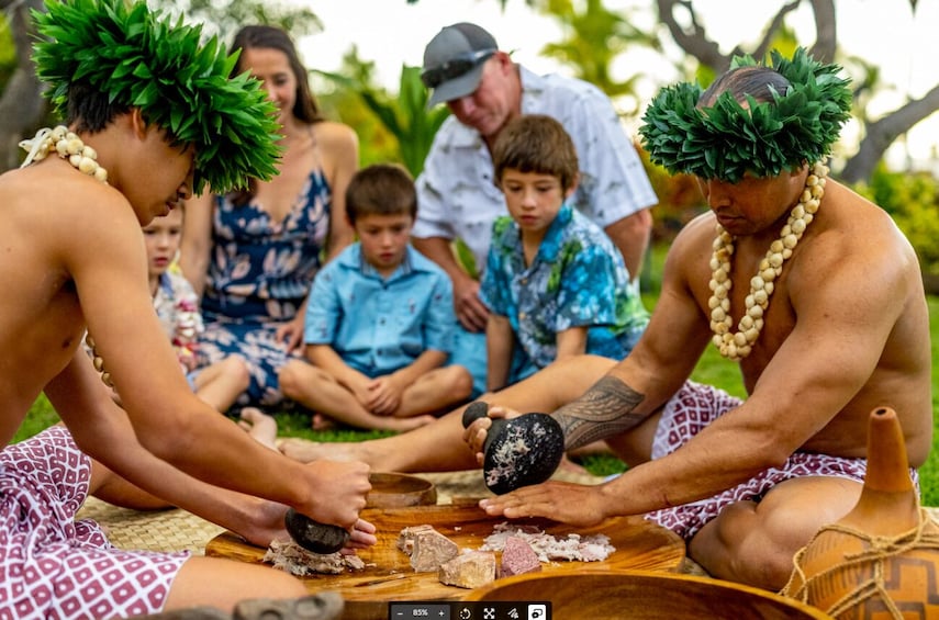 OUTRIGGER Kona Feast & Fire Luau
