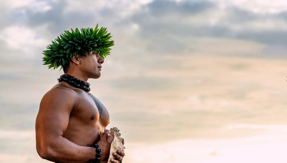 OUTRIGGER Kona Feast & Fire Luau