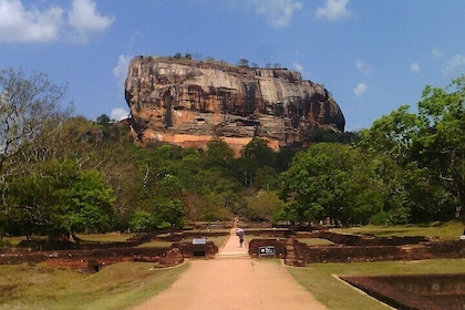 Explore Sigiriya, Kandy,Nuwaraeliya,Galle From Colombo