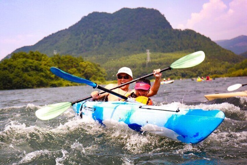 Immersing Guilin Via Kayaking
