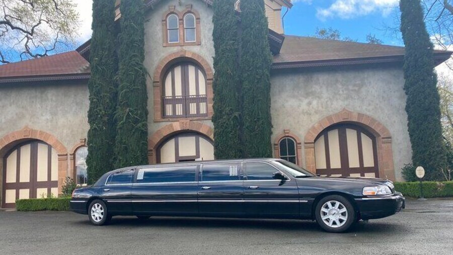 Vineyard Elegance and Wine Tour in Sonoma and Napa City