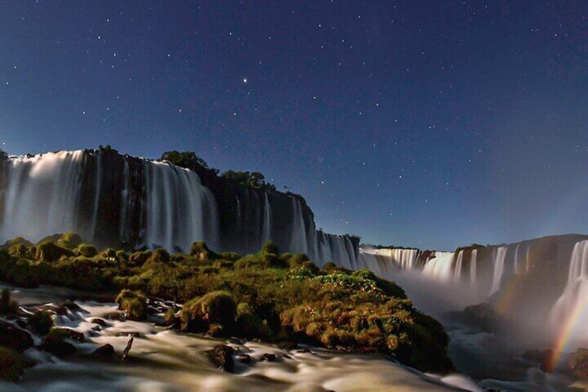 Iguassu Falls: Night Tour with Dinner and Limousine Ride