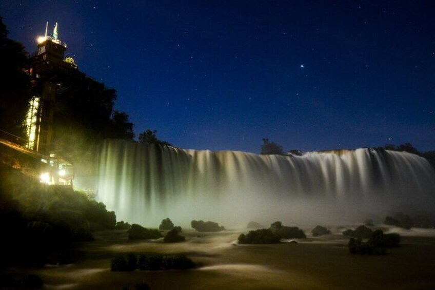 Iguassu Falls: Night Tour with Dinner and Limousine Ride