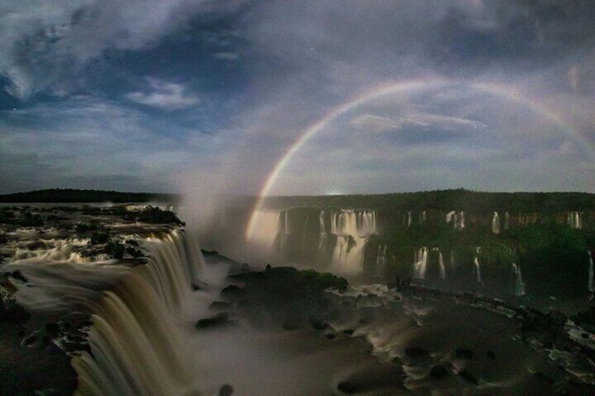 Iguassu Falls: Night Tour with Dinner and Limousine Ride