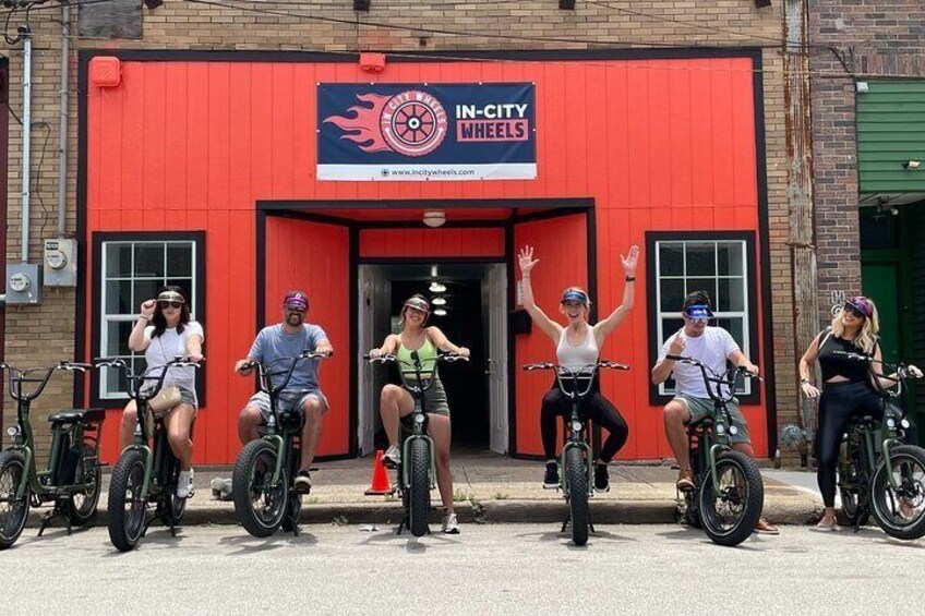 Downtown Dallas Sightseeing & History 2 Hour E-Bike tour