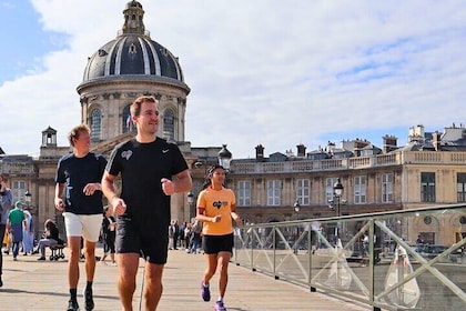 Paris Main Sights Group Running Tour 8K