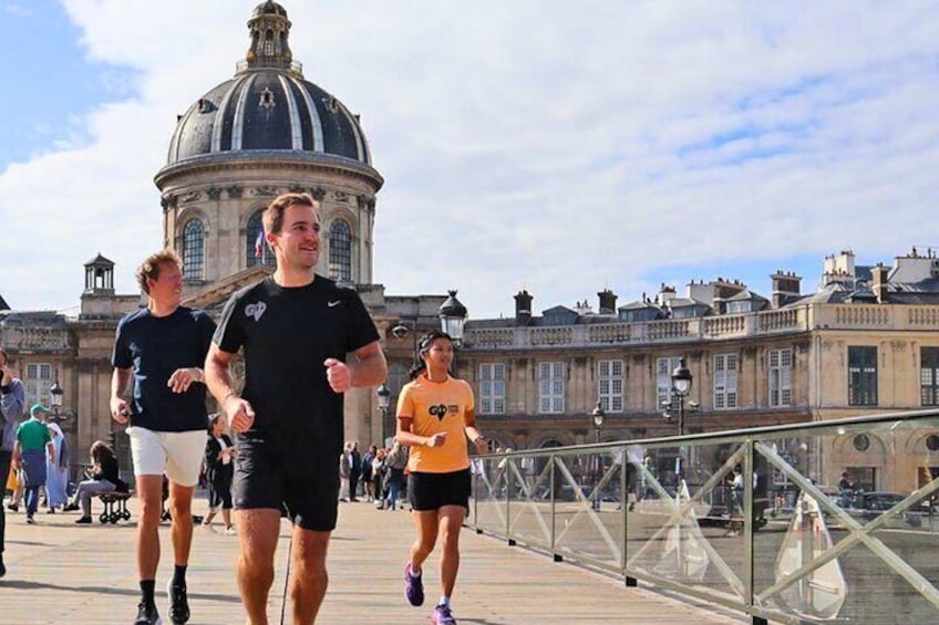 Paris Main Sights Group Running Tour 8K