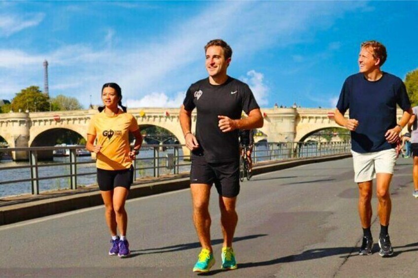 Paris Main Sights Group Running Tour 8K