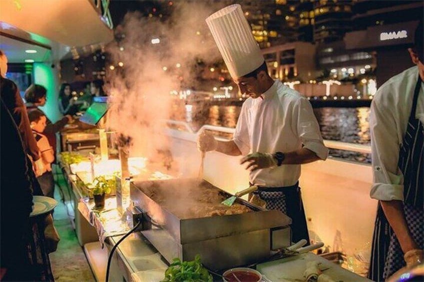 Dubai: Lotus Mega Yacht 3 Hours Dinner Cruise Tickets