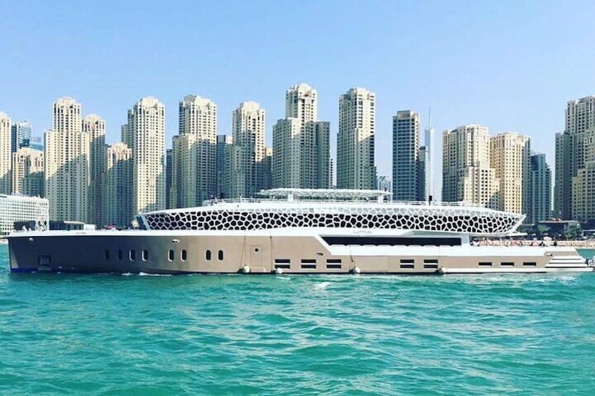 Dubai: Lotus Mega Yacht 3 Hours Dinner Cruise Tickets