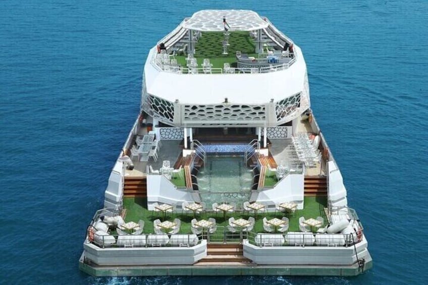 Dubai: Lotus Mega Yacht 3 Hours Dinner Cruise Tickets