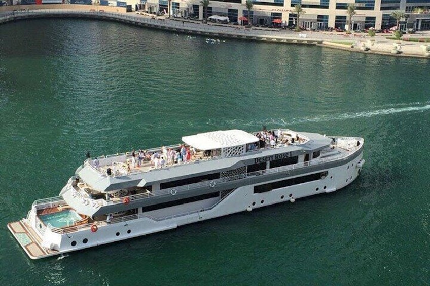 Dubai: Lotus Mega Yacht 3 Hours Dinner Cruise Tickets