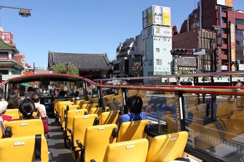 Explore Tokyo in style aboard the Sky Hop double-decker bus!

