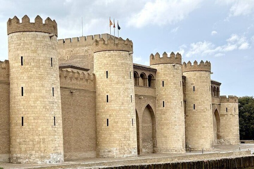 Private City of Four Cultures Self-Guided Audio Tour in Zaragoza