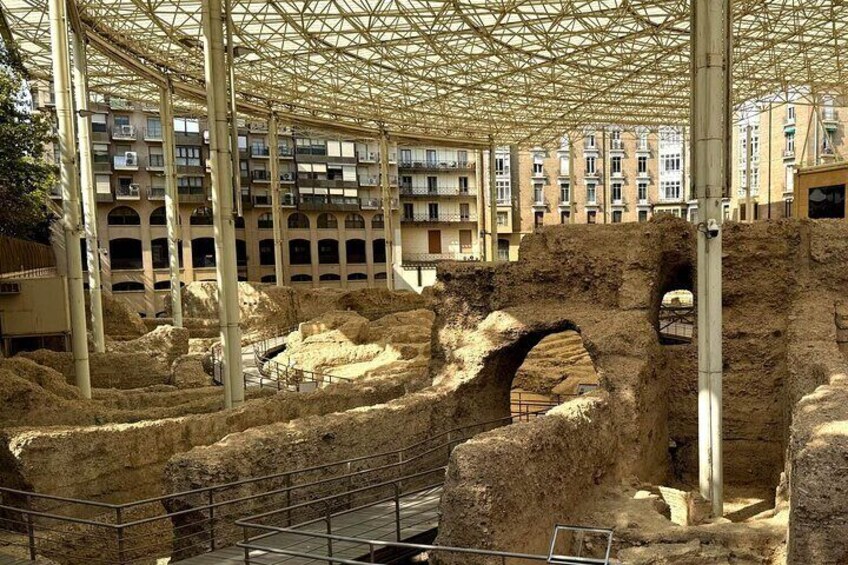 Private City of Four Cultures Self-Guided Audio Tour in Zaragoza