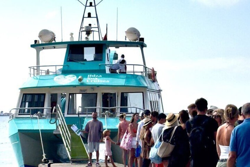Formentera Boat Tour from Ibiza with Snorkeling and Lunch