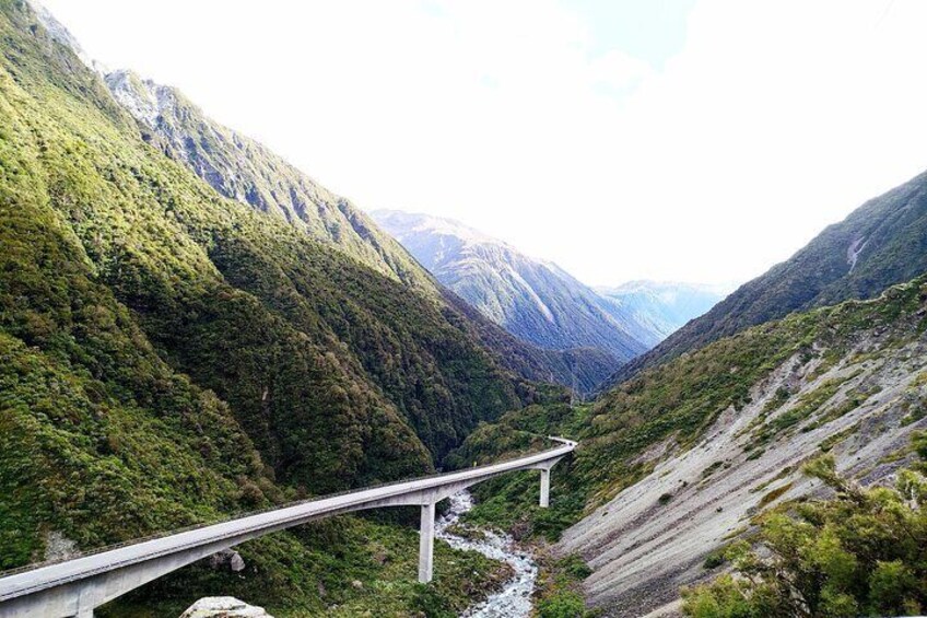 9 Day South to North Island New Zealand Tour from Queenstown
