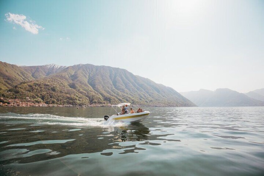 Self drive boats on Como Lake