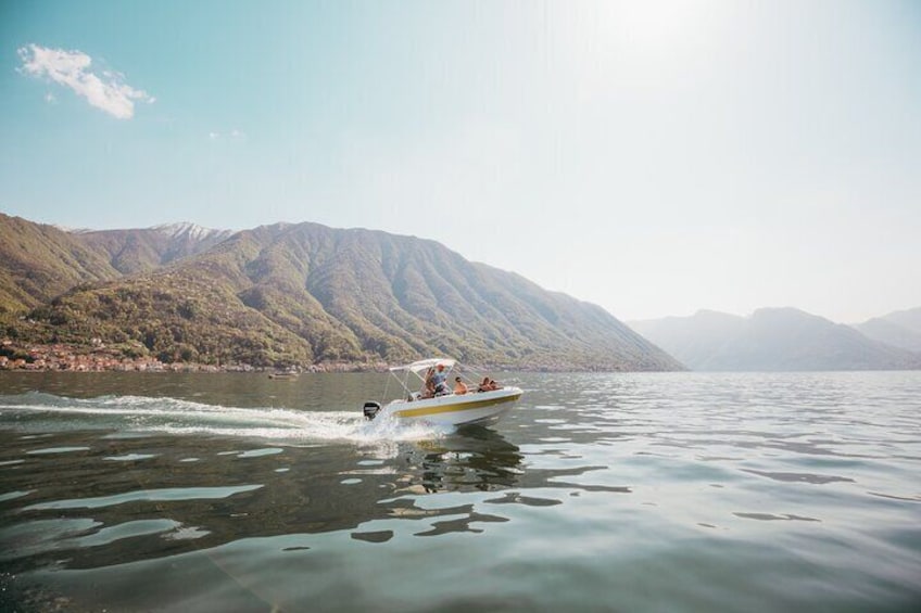 Self drive boats on Como Lake