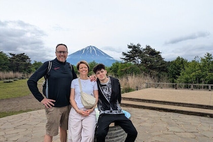 Mt. Fuji Private Tour w/ local English speaking guide & activity