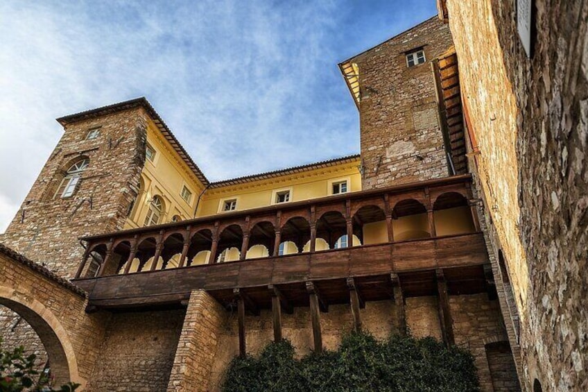 Spello wine tour by tuk tuk in Italian