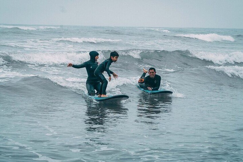 Surf Lessons in Lima with Professional Instructor