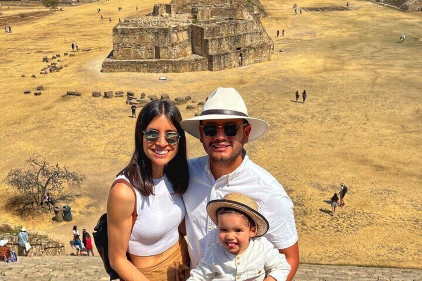 Tour Monte Albán, Hierve el agua, Teotitlán Del Valle and Mezcal