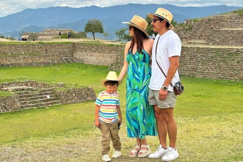 Tour Monte Albán, Hierve el agua, Teotitlán Del Valle and Mezcal