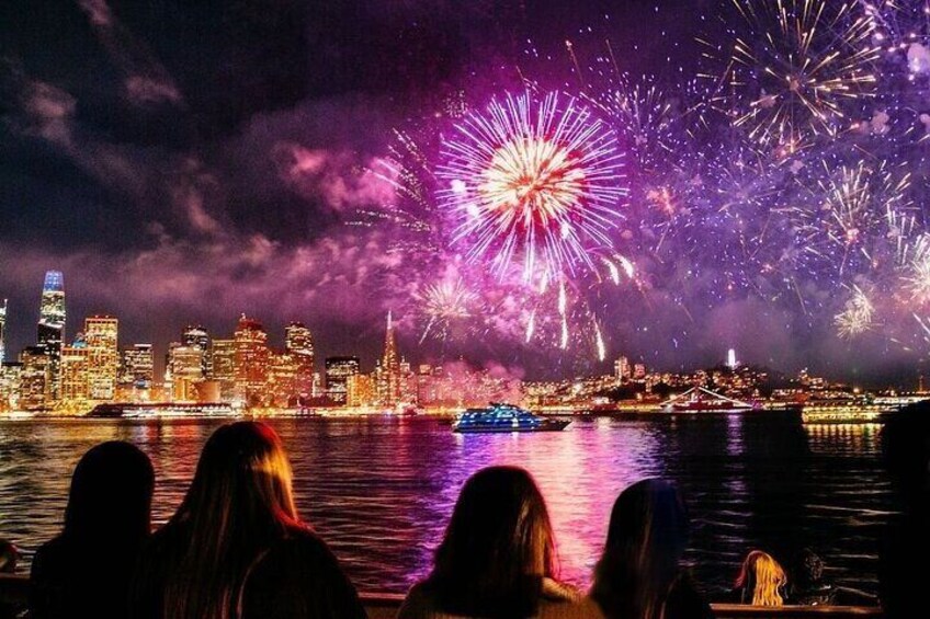 NYC July 4th Fireworks on a Luxury Yacht with Open Bar and Dinner