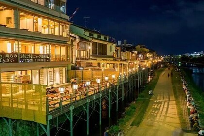 Kyoto Nightlife and Bar Tour with a Local Guide