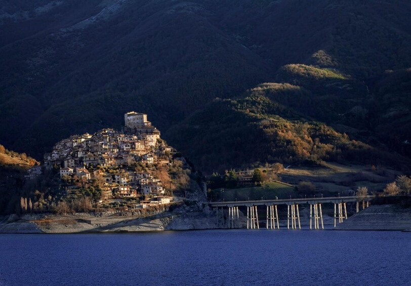 Picture 12 for Activity TURANO LAKE: Hike, Castle and Lunch, a Day Trip 1h from Rome