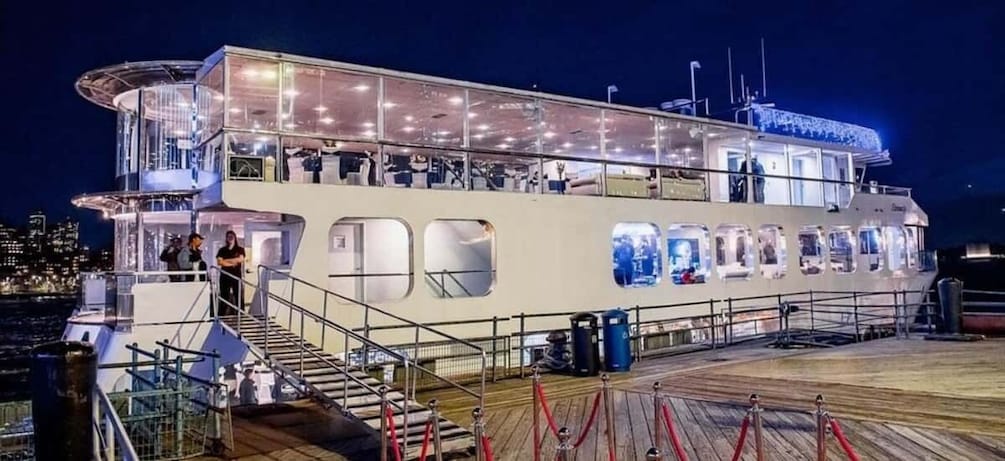 New York City: Signature Dinner Cruise on the Eternity