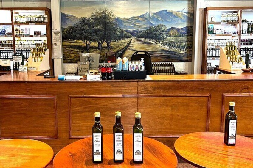 Last stop, visit and tasting an olive oil company, more than 6 oils for food and skin too!