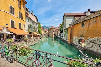 Best Intro to Annecy in 2 hours with a Local