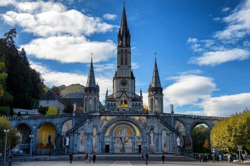 Best Intro to Lourdes in 2 hours with a Local