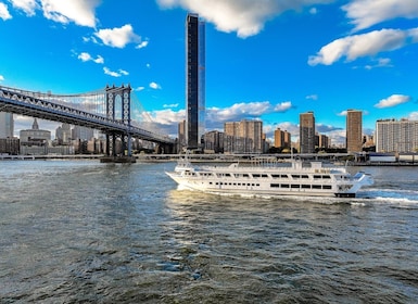 NYC: Sightseeing Harbour Cruise on the Grande Mariner