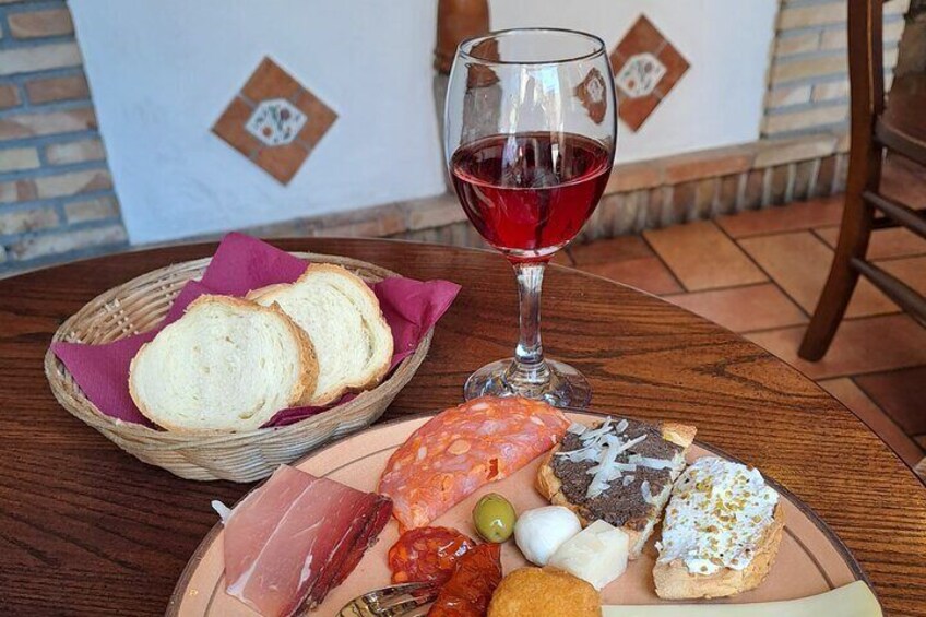 Taormina: Sicilian Street Food & Wine Tour by Do Eat Better