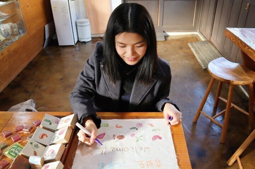 Experience the handkerchief stamping in Sochang Experience Center!
