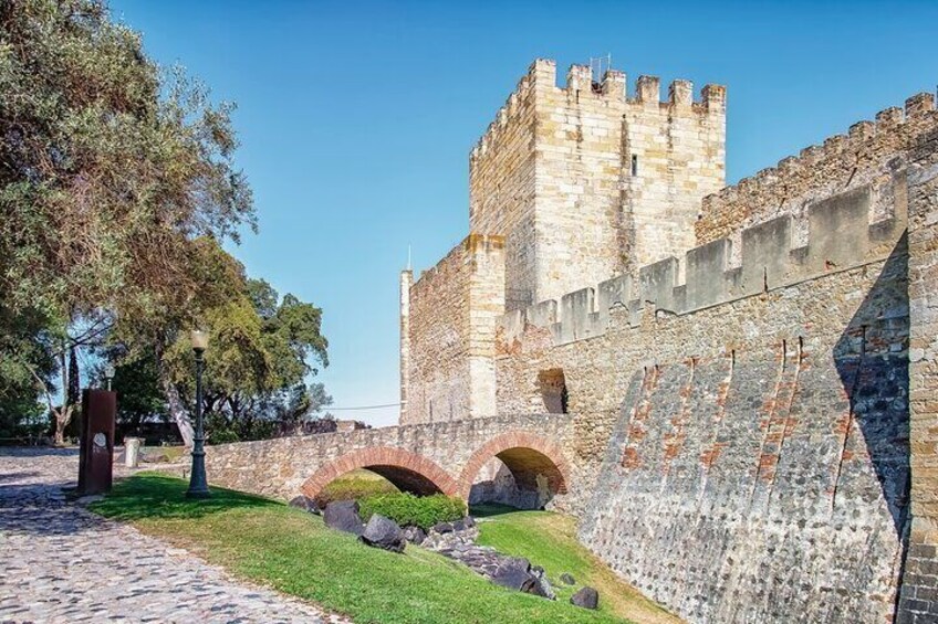 Lisbon's Castle Experience and Museum Access