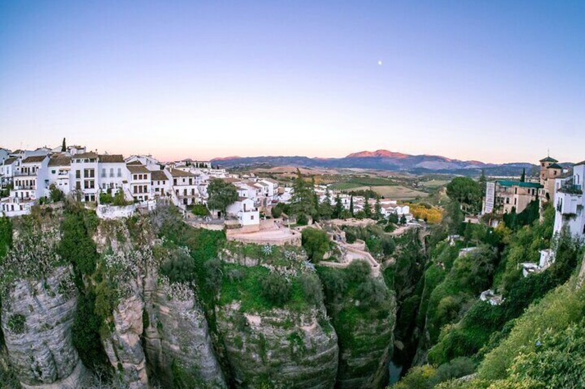 White Villages and Ronda Day Tour from Seville with Photography