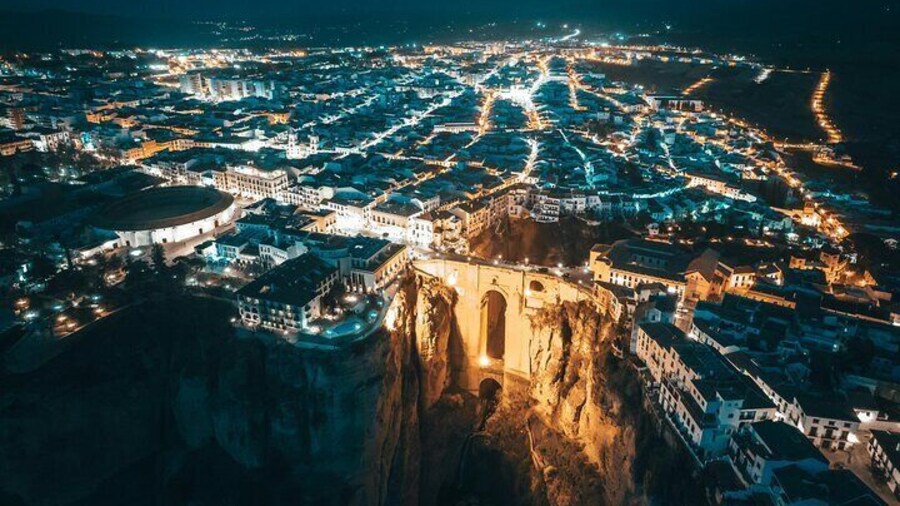 White Villages and Ronda Day Tour from Seville with Photoshoot