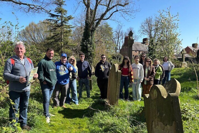Belfast Queens University, Museum and Friars Bush Graveyard Tour