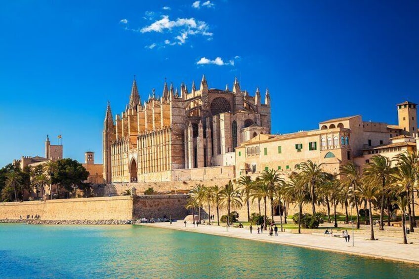 Mallorca Tuk Tuk to Castle Bellver and Military Museum