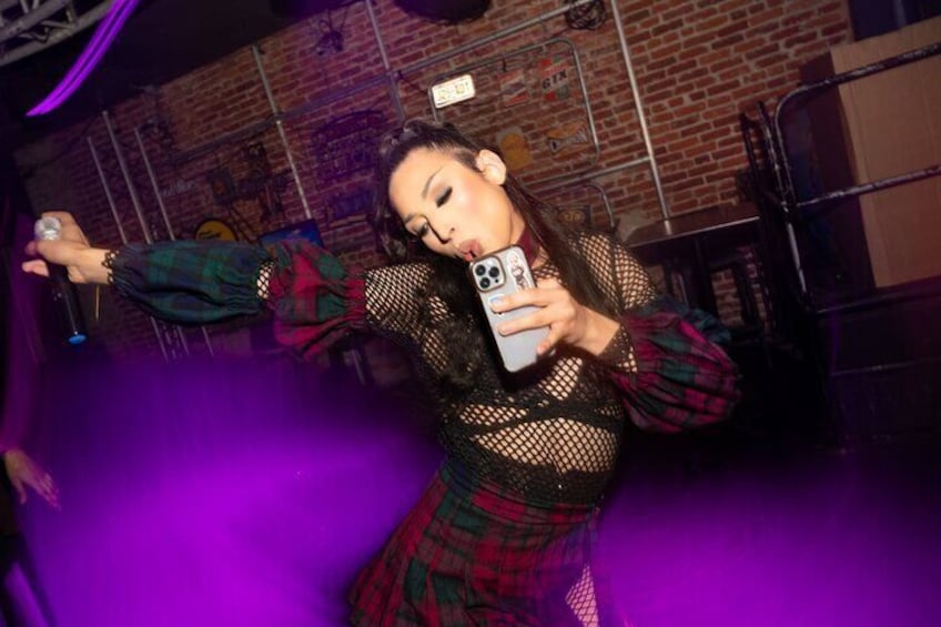 Drag Bar Crawl with Drink in Los Angeles