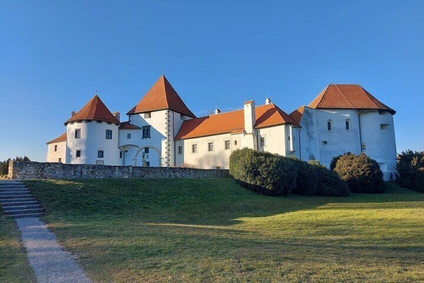 Private Tour to Trakoscan Castle and Varazdin from Zagreb