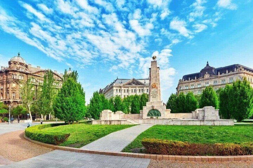 Buda & Pest in One Step - See It All, Miss Nothing!