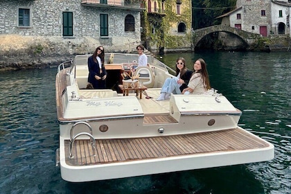 Private Boat Tour on Lake Como Vintage Class
