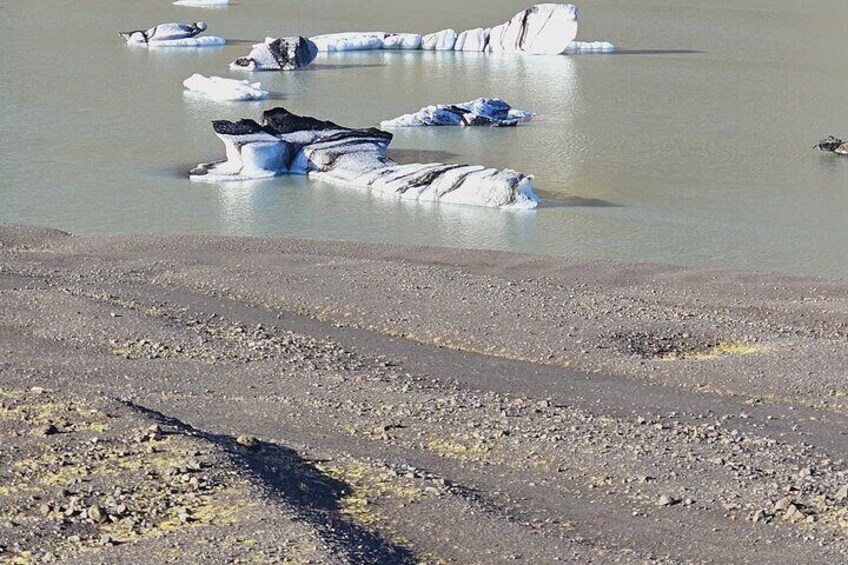 Diamond Beach and Jökulsárlón Day Tour with Boat Ride