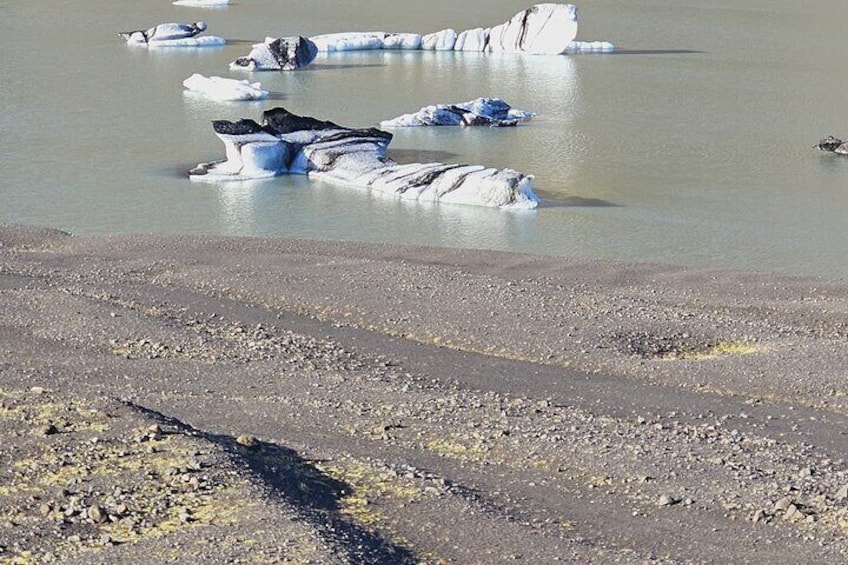 Diamond Beach and Jökulsárlón Day Tour with Boat Ride